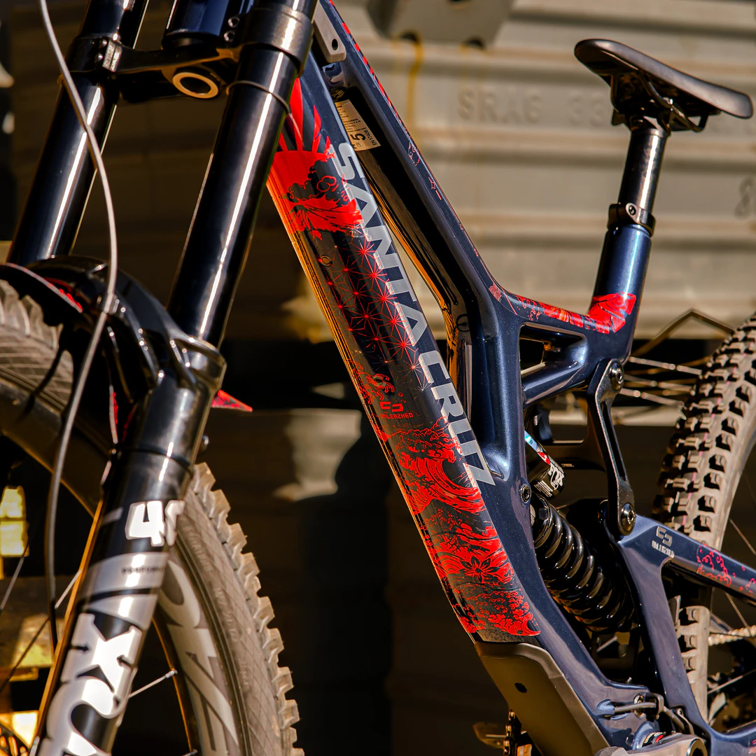 Frame Protection XXL matt Fuji Flow color - unleazhed, Mountainbike, Vollgefedert, Dunkelblau, Rote Muster, Stollenreifen, Mountainbike, Vollgefedert, Carbonrahmen, Dunkelblau-Rot, Stollenreifen