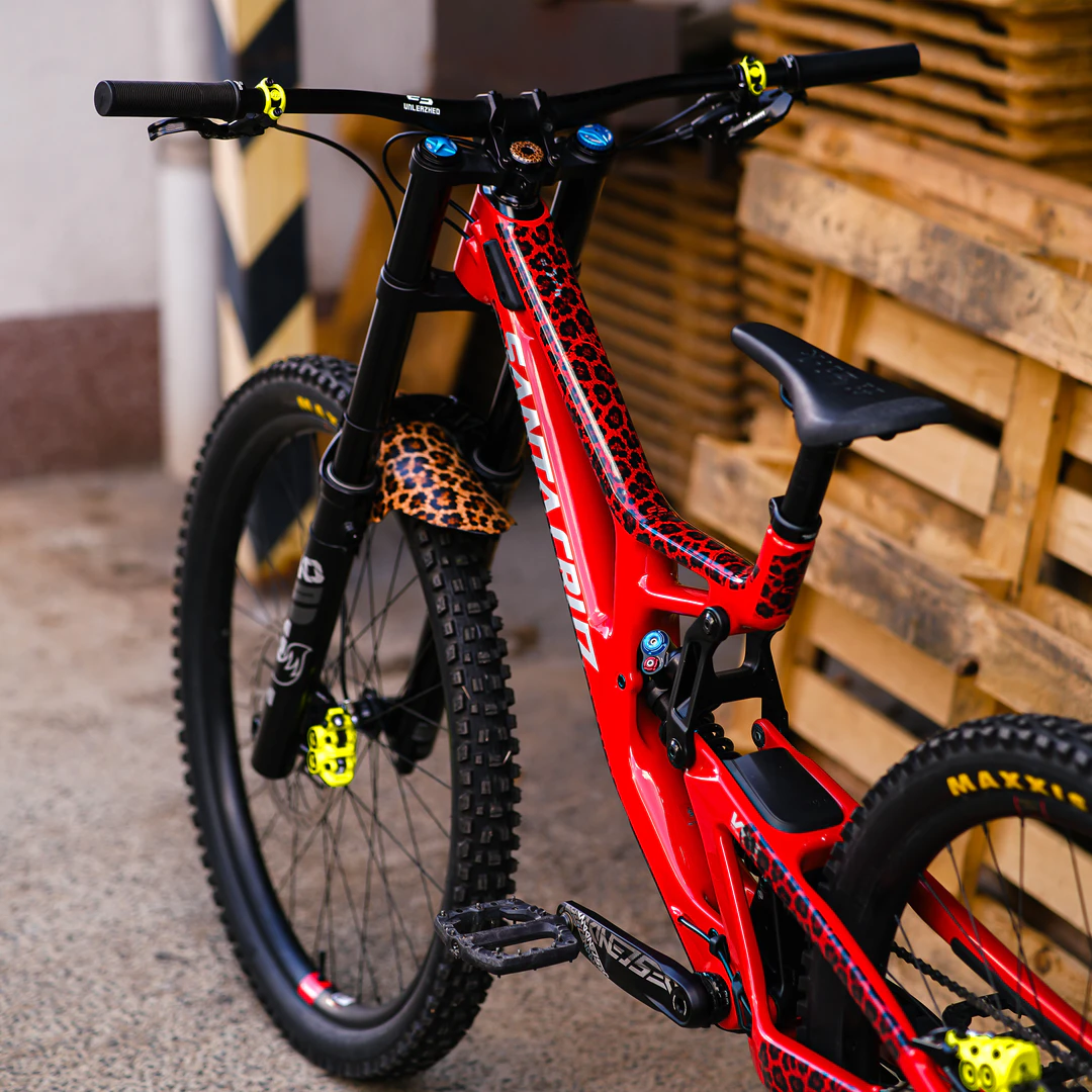 Frame Protection XXL matt Ride Hard white - unleazhed, Mountainbike, roter Fahrradrahmen, Vollfederung, Stollenreifen, Leopardenmuster