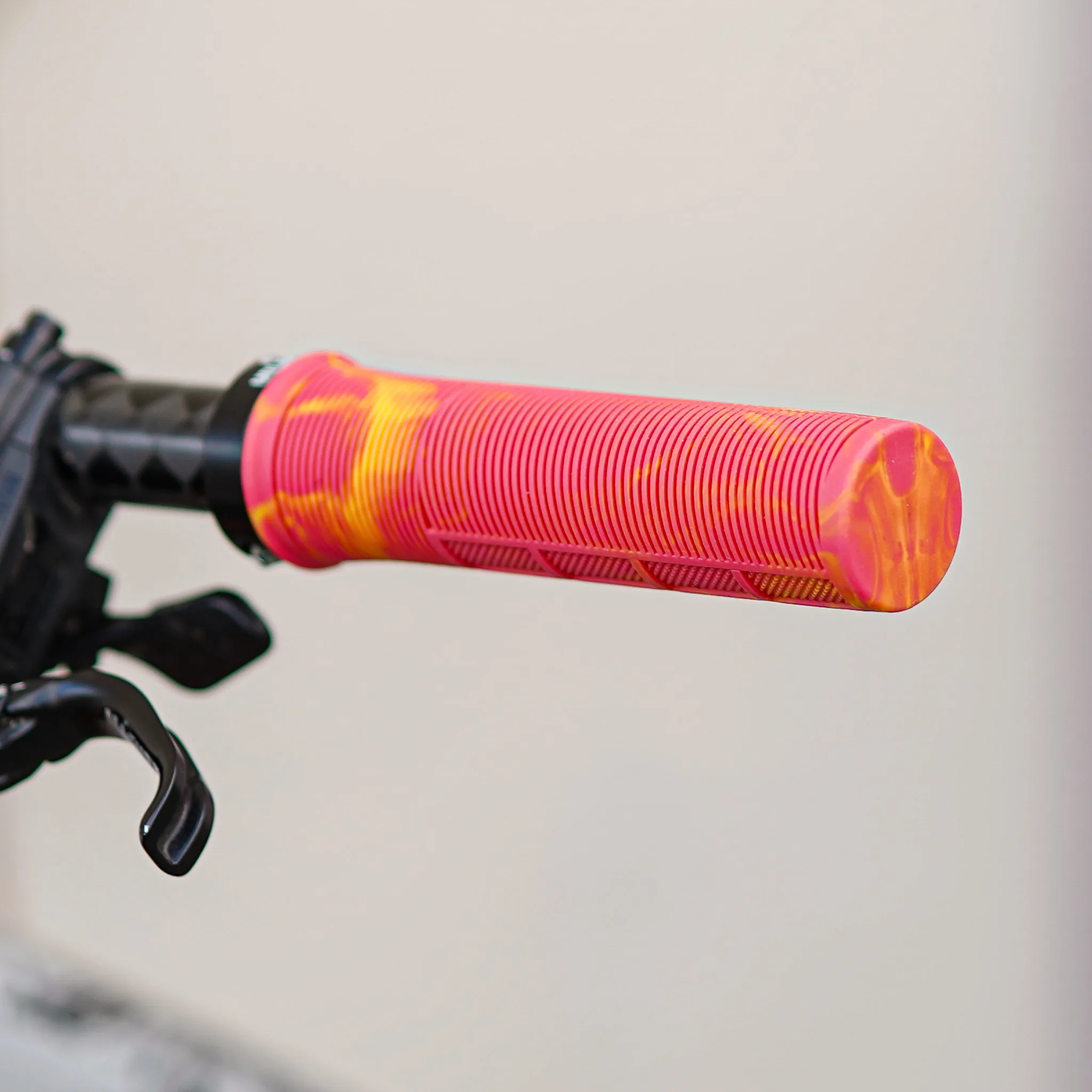 MTB Griffe G1 - Pink Yellow - Unleazhed MTB Griffe G1 - Pink Yellow - Unleazhed