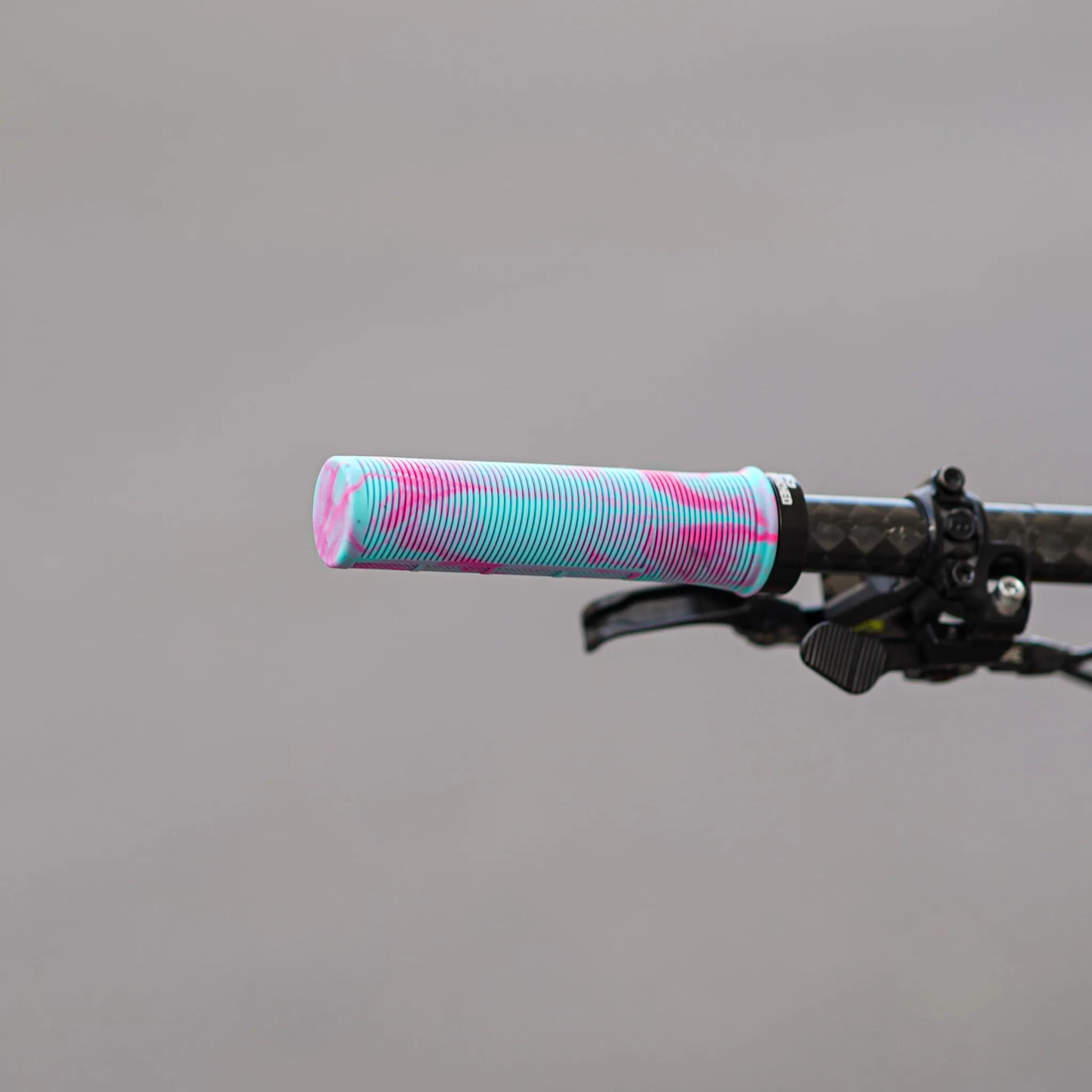MTB Griffe G1 -Turquoise Pink - Unleazhed MTB Griffe G1 -Turquoise Pink - Unleazhed