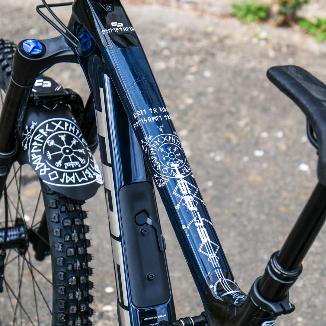 Frame Protection S glossy top tube runes of shred white - unleazhed