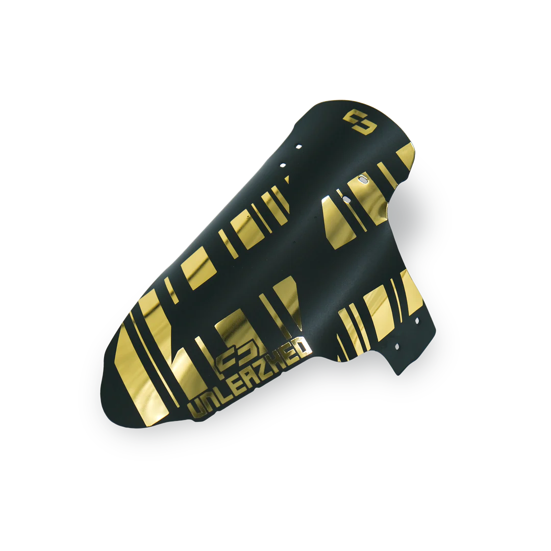unleazhed - M01 shiny gold, Protektor, Hartschale, schwarz-gold, geometrisches Muster