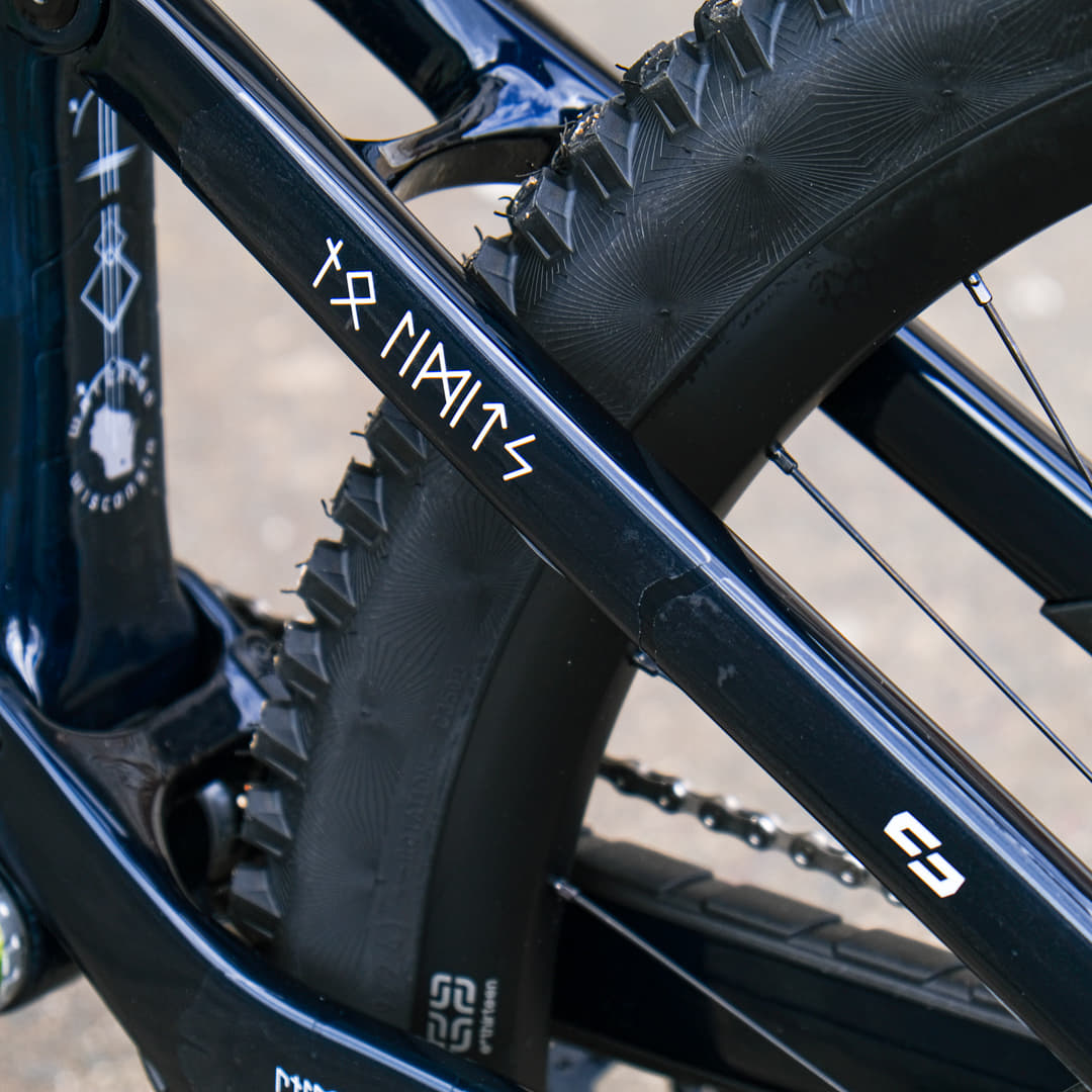 Frame Protection XXL glossy runes of shred white - unleazhed Frame Protection XXL matt runes of shred white - unleazhed