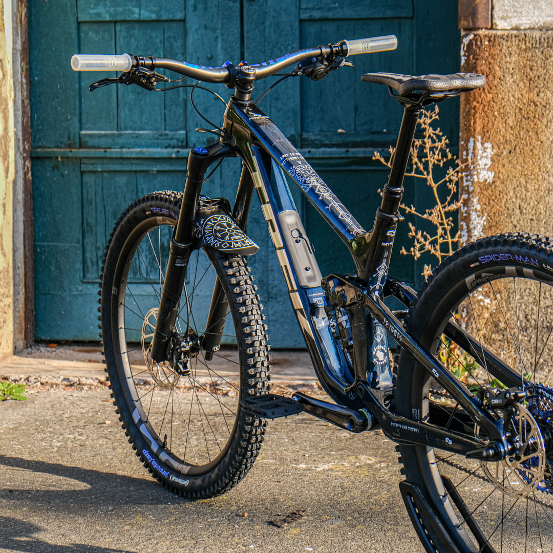 Frame Protection XXL glossy runes of shred white - unleazhed Frame Protection XXL matt runes of shred white - unleazhed