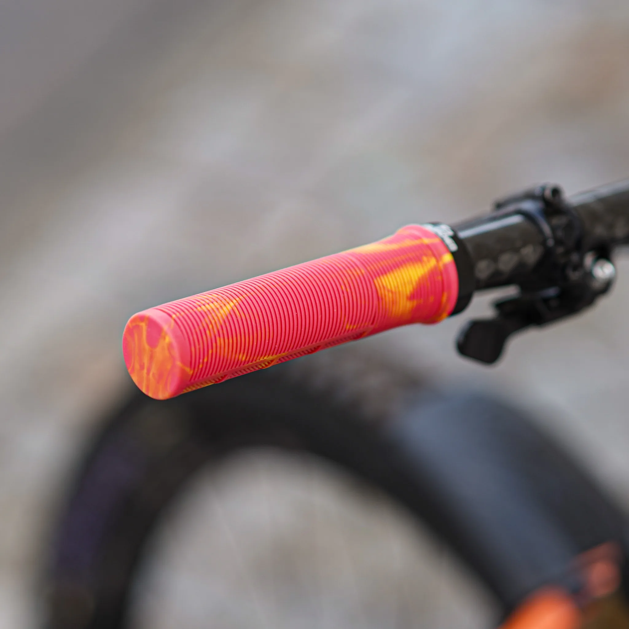 MTB Griffe G1 - Pink Yellow - Unleazhed MTB Griffe G1 - Pink Yellow - Unleazhed