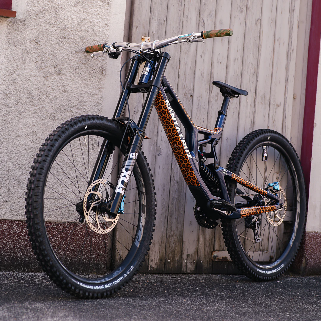 Frame Protection XXL matt Ride Hard black - unleazhed, Downhill-Mountainbike, Vollgefederter Rahmen, Scheibenbremsen, Stollenreifen, Leopardenmuster