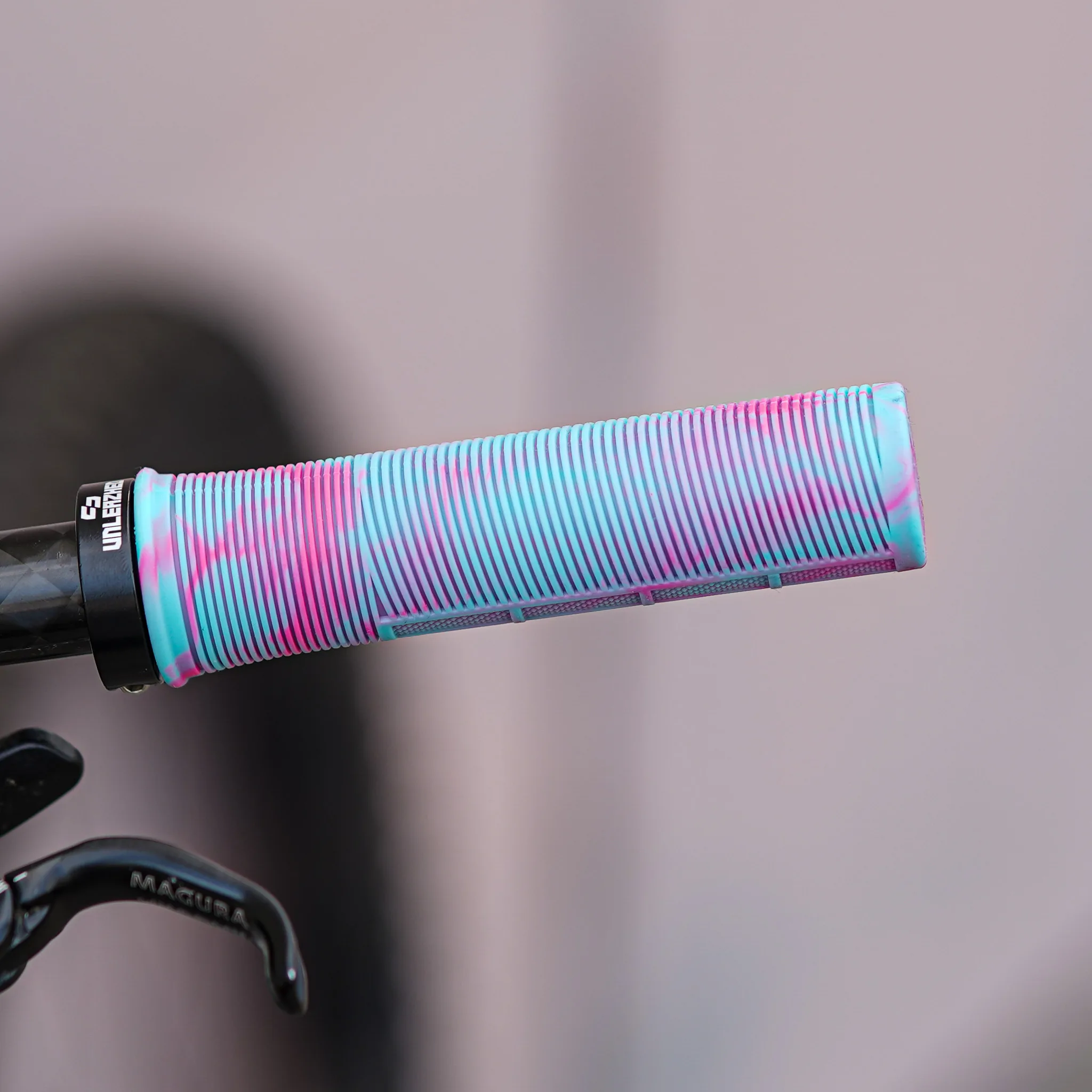 MTB Griffe G1 -Turquoise Pink - Unleazhed MTB Griffe G1 -Turquoise Pink - Unleazhed