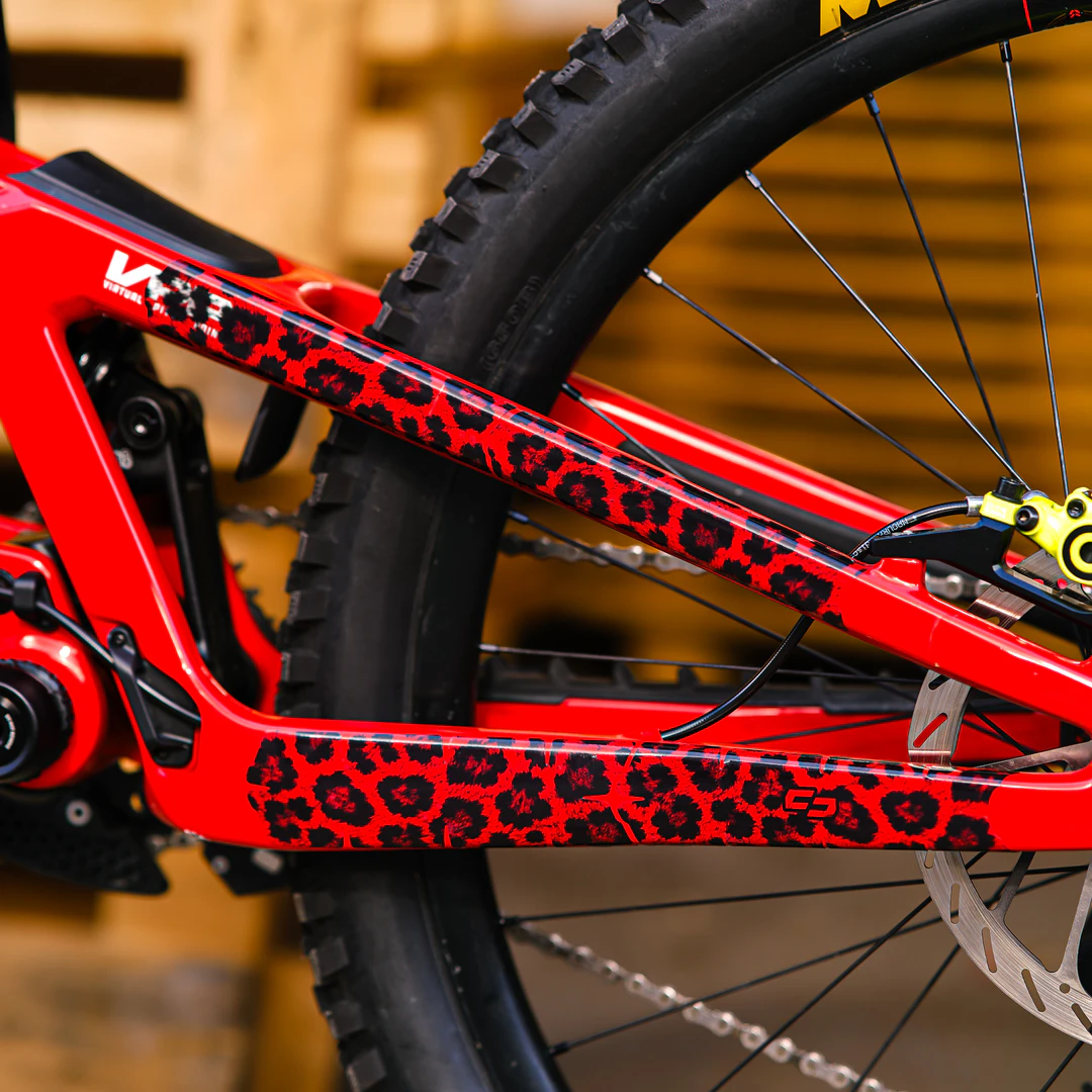 Frame Protection XXL matt Ride Hard white - unleazhed, Mountainbike-Rahmen, roter Rahmen, Leopardenmuster, Scheibenbremse, Stollenreifen