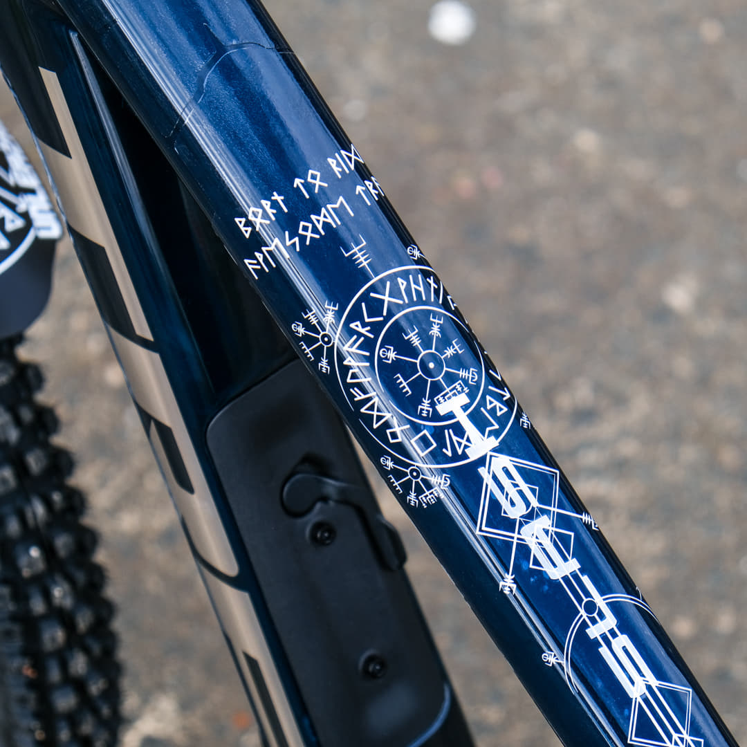 Frame Protection S glossy top tube runes of shred white - unleazhed