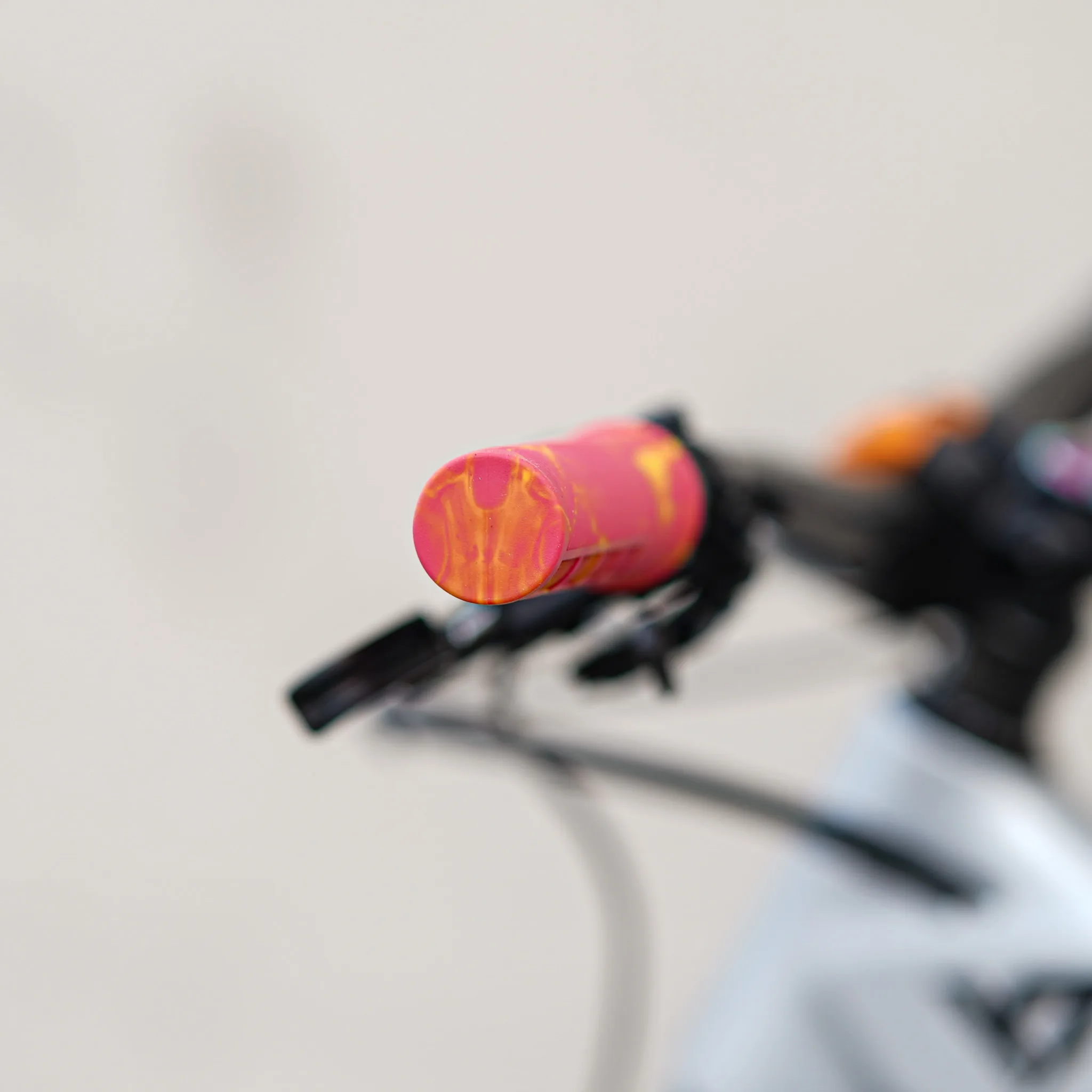 MTB Griffe G1 - Pink Yellow - Unleazhed MTB Griffe G1 - Pink Yellow - Unleazhed