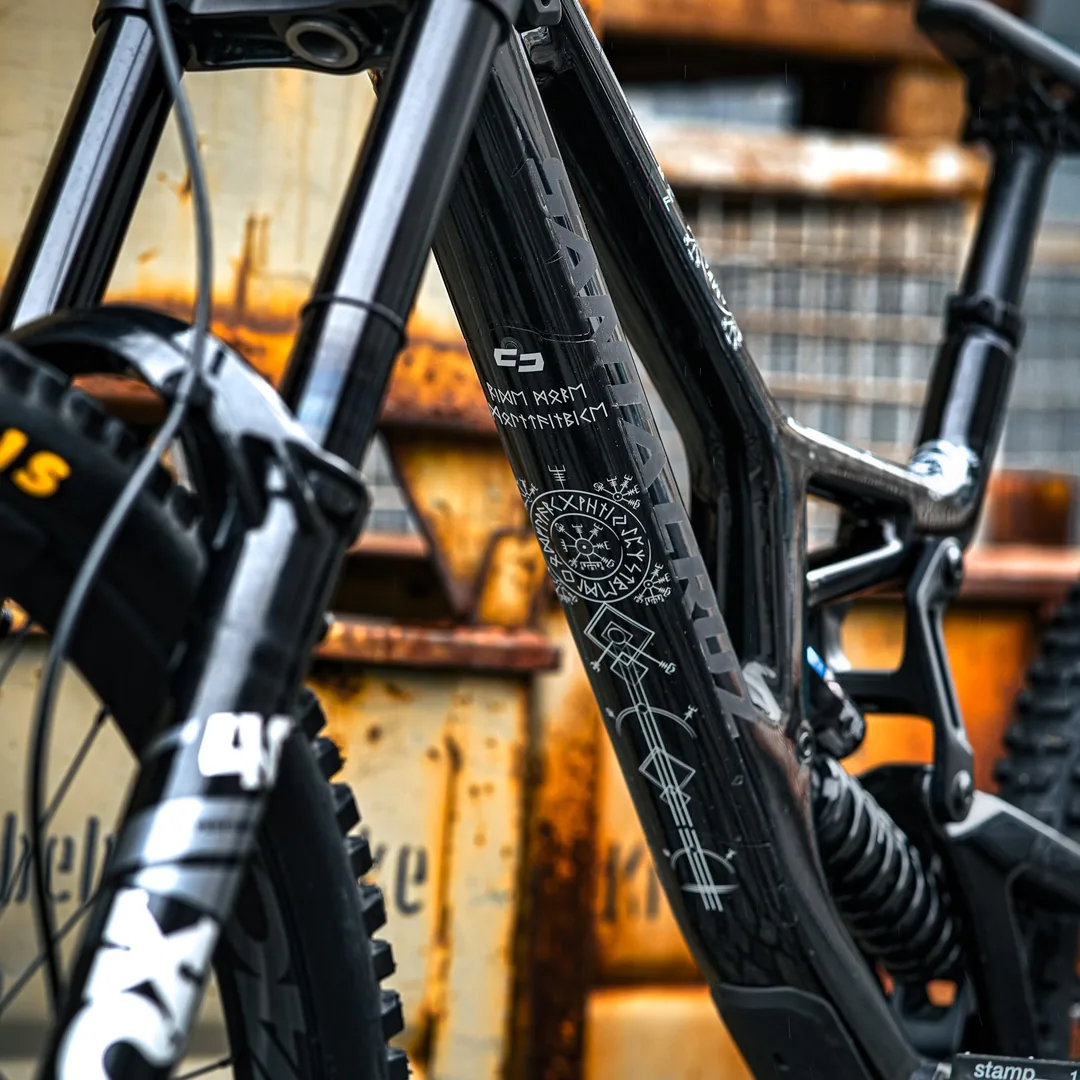 Frame Protection XXL glossy runes of shred white - unleazhed Frame Protection XXL matt runes of shred white - unleazhed